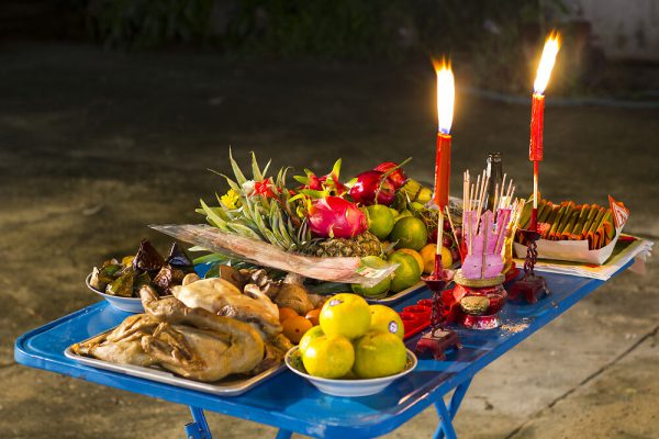 Có nên cúng chúng sinh tại nhà? Lễ cúng cô hồn và những điều cần lưu ý
